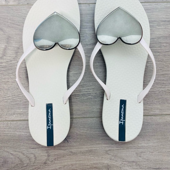 Used Ipanema
Women's Wave Heart Sparkle Flip-Flop Sandals size 7 - Picture 4 of 7